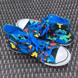CONVERSE HIGH TOP colorful pixel like design / puzzle size 6 juniors blue laces